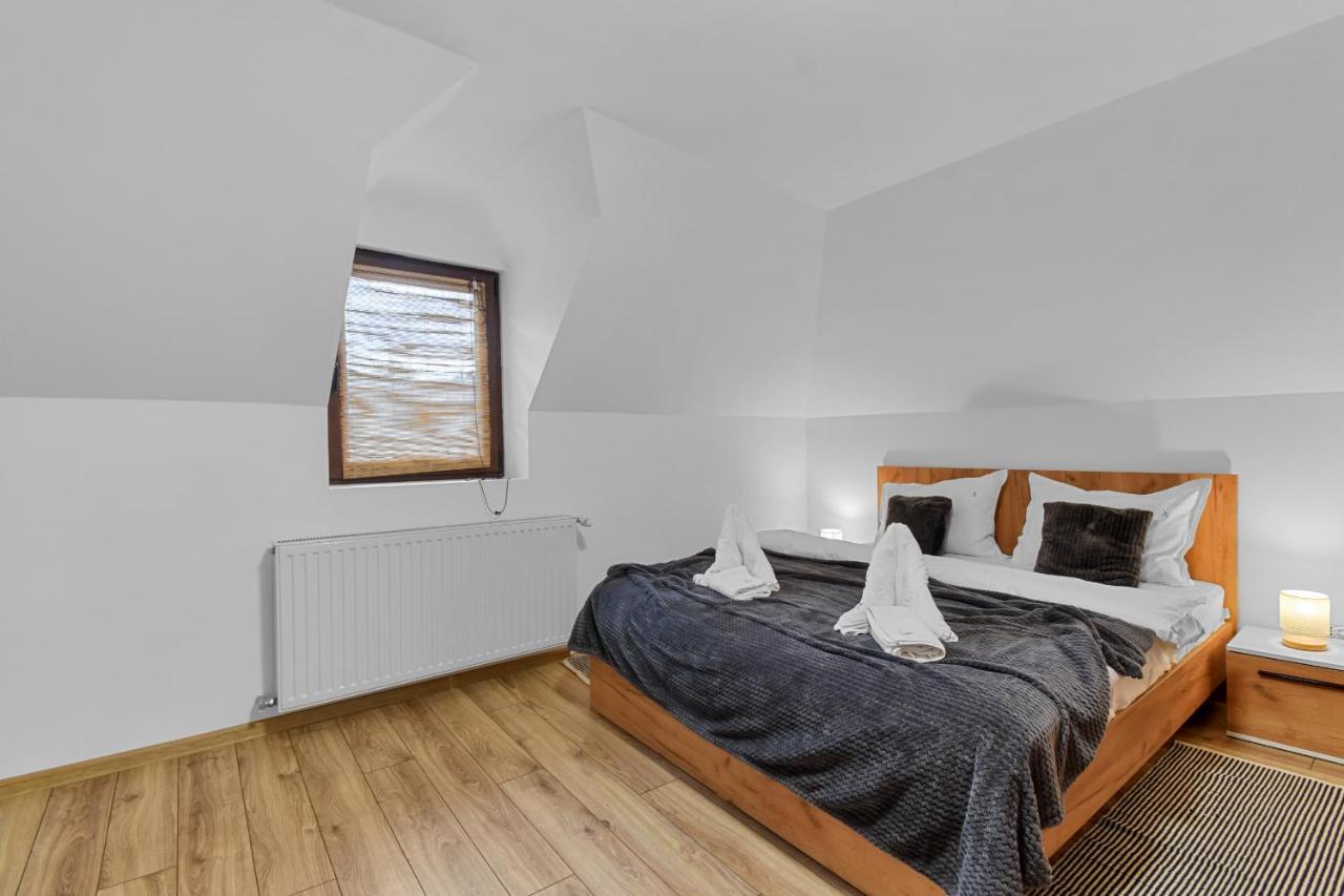 Two Bedrooms Hytta Apartment Sinaia Bagian luar foto