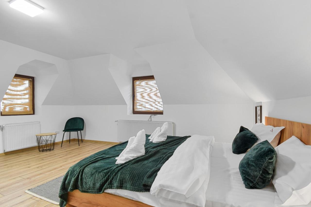 Two Bedrooms Hytta Apartment Sinaia Bagian luar foto