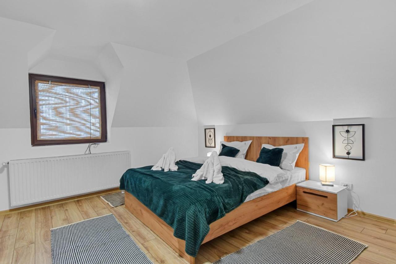 Two Bedrooms Hytta Apartment Sinaia Bagian luar foto